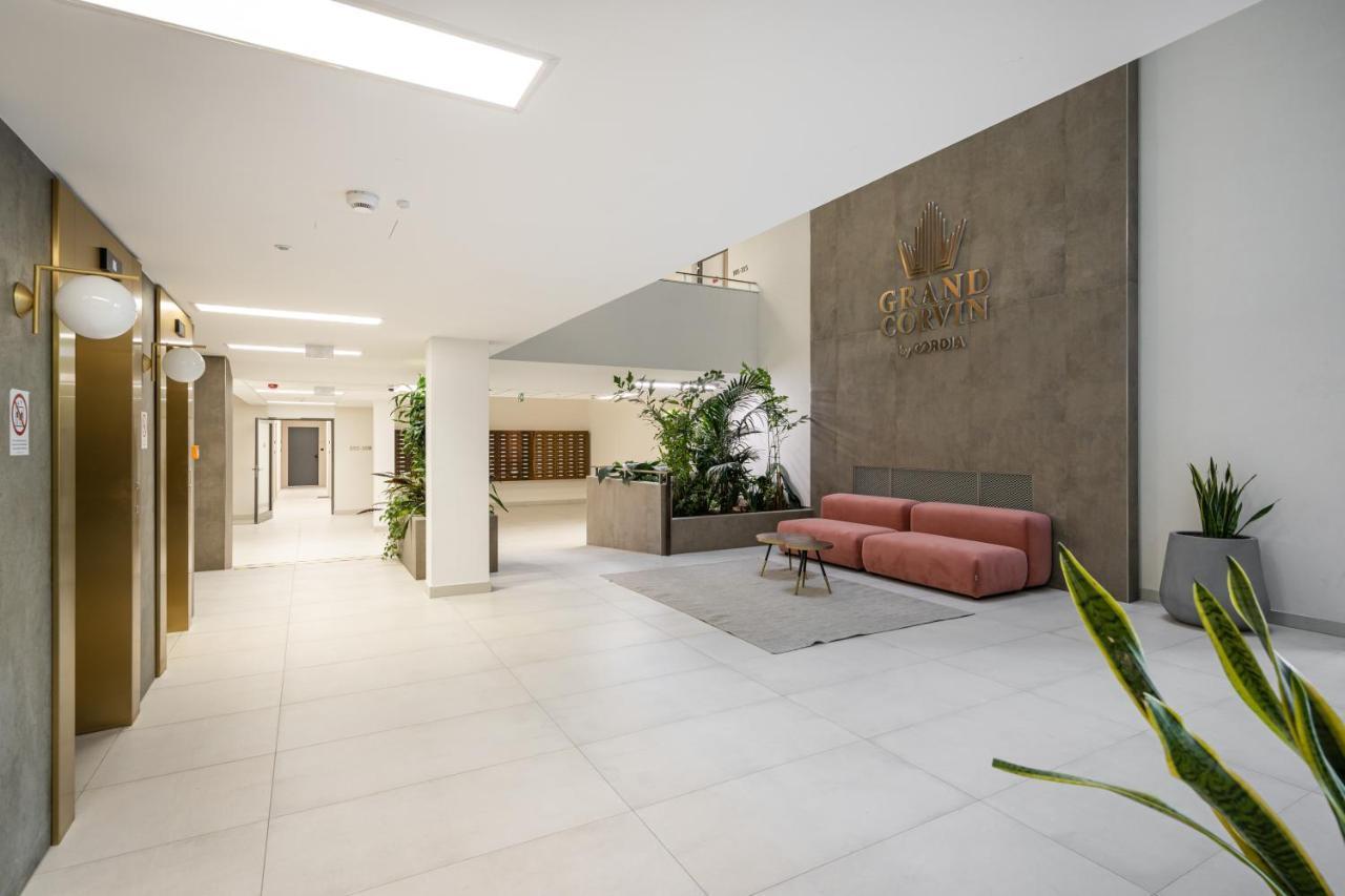 White Studio Apartman